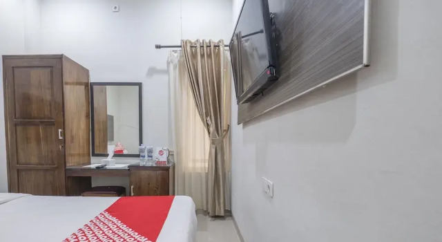 OYO 1527 Hotel Barkah, Book Hotel Hotels in Sulawesi with Parking, Parking