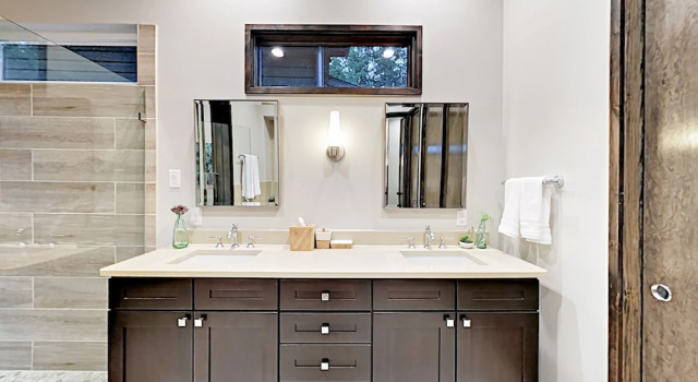 Chic Lake Travis W/pool, Lazy River & Marina 1 Bedroom Cabin, Book Hotel Hoteller i Spicewood med parkering, Parkering