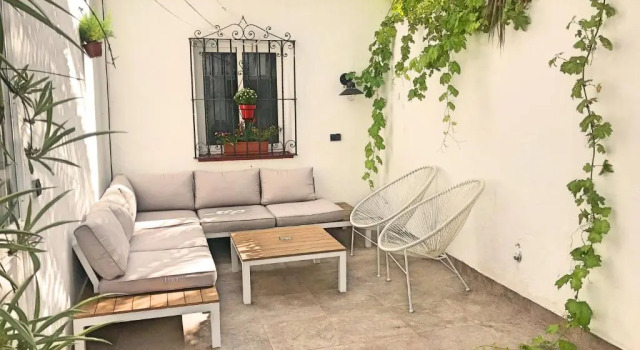 Шале Quiet 3-bedroom house near Town Hall & Centre