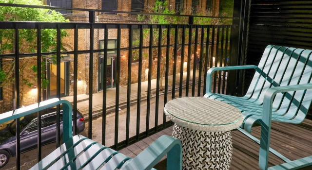 Четырёхместный номер с балконом Hampton Inn New Orleans French Quarter Market Area