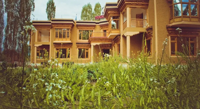 Togochey boutique
