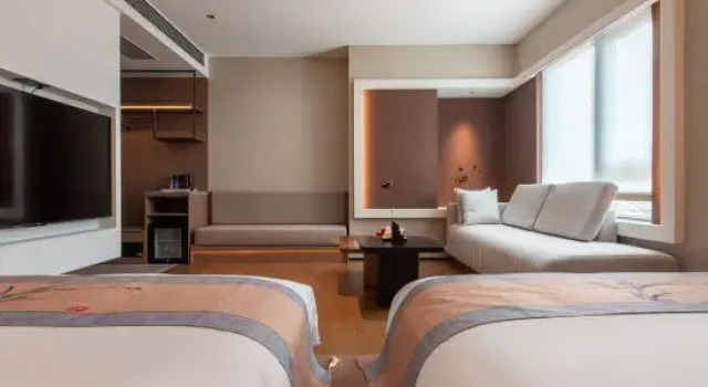 Люкс Comfort Xiyue Designer Hotel (Zhongshan Ferry Branch, Erma Road Food Street)