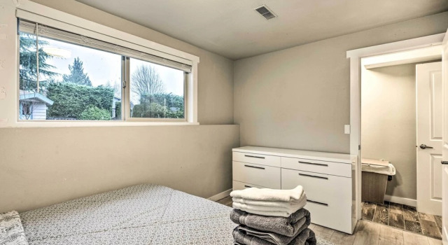 Spacious Kent Home ~ 17 Mi to Dtwn Seattle!, Buchen Sie Ferienhaus Kent Washington (state)