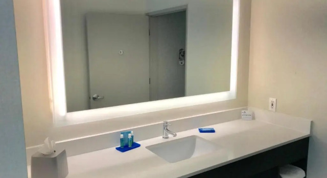 Люкс Holiday Inn Express & Suites Tracy by IHG