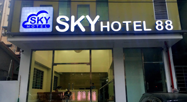 Sky Hotel 88 St, Забронировать Отель Янгон Янгон, рядом с Озеро Кандоджии