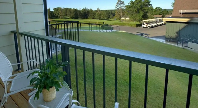 Четырёхместный номер Standard с балконом Maddens On Gull Lake