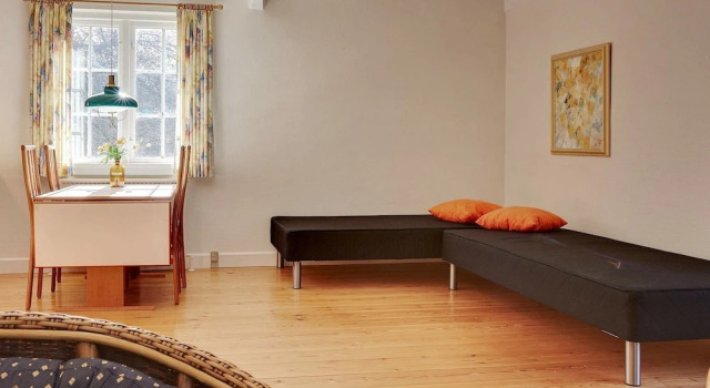 Vintage Holiday Home in Bornholm With Terrace, Book Feriehus Sommerhuse i Allinge, Hytte