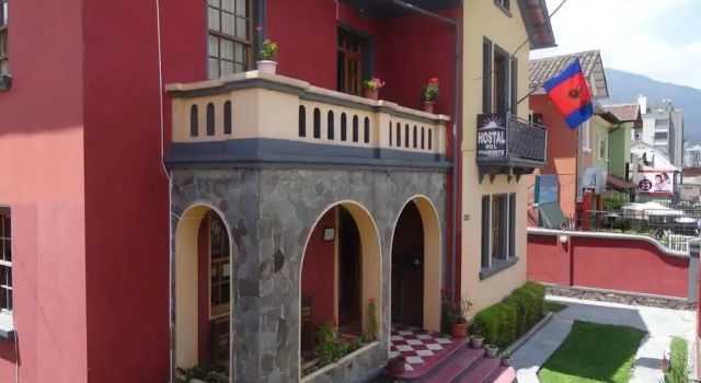 Hostal del Piamonte, Забронировать Отель La Floresta Кито, рядом с Del Arbolito Park