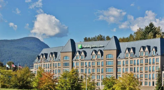 Кровать в общем номере DoubleTree by Hilton North Vancouver