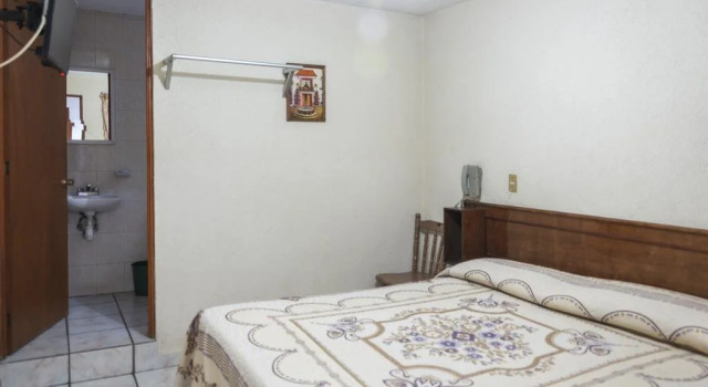Hotel El 2000