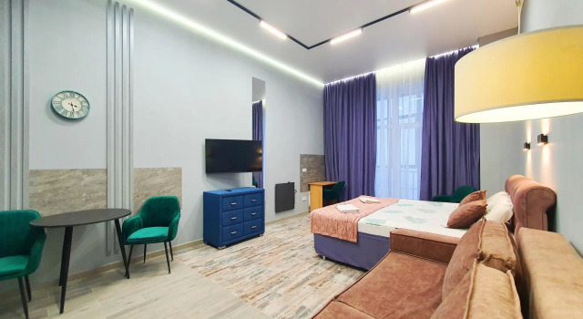 Трёхместные апартаменты c 1 комнатой с балконом InnHome Apartments (ИннХоум) на проспекте Свердловский