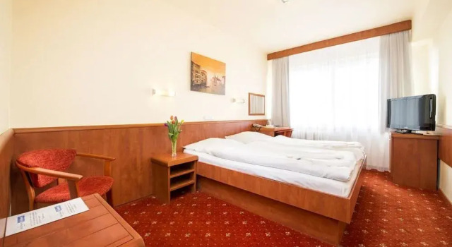 Alessandria, Rezerwuj Hotel Hotele w Kraj hradecki z parkingiem, Parking