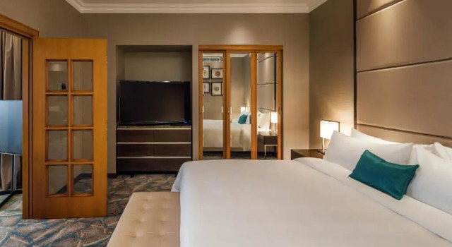 Люкс семейный с 2 комнатами JW Marriott Bucharest Grand Hotel