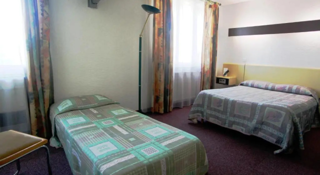 Трёхместный номер Standard Le Relais de Fabrègues