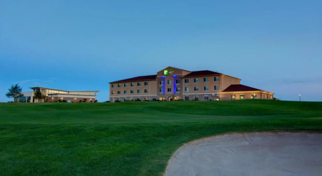 Holiday Inn Express & Suites Sioux Center by IHG, Rezerwuj Hotel Hotele w Iowa z parkingiem, Parking