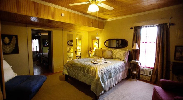 Bees B & B, 预订 酒店 芒特艾里 北卡罗莱纳州, 靠近 厄尔剧院