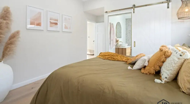 Апартаменты Elegant Beachside Retreat With Luxurious Amenities