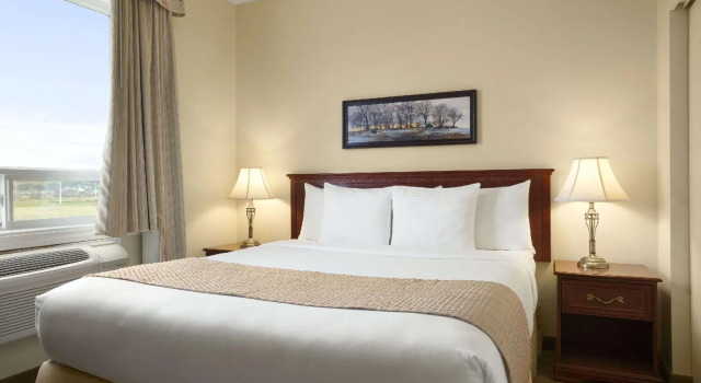 Двухместный люкс Days Inn by Wyndham Dawson Creek