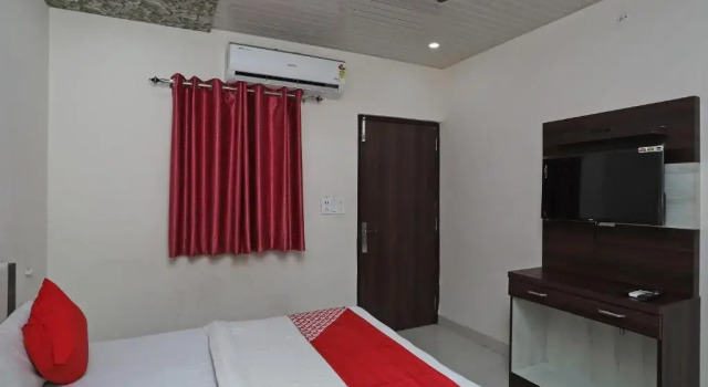 Oyo 39767 Hotel Av Plaza