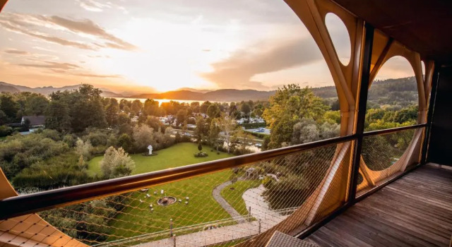 Двухместный номер Deluxe с балконом и с видом на залив Das Seepark Wörthersee Resort