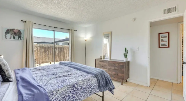 Glendale Unit w/ Private Yard Near Sports Venues!, Забронировать Апартаменты/квартира Глендейл 