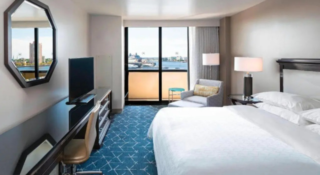 Двухместный номер Standard с балконом Sheraton Norfolk Waterside Hotel