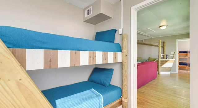 Коттедж Great for Groups: Oceanfront Surfside Beach Home!