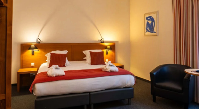 Четырёхместный семейный номер Standard c 1 комнатой Ghent River Hotel