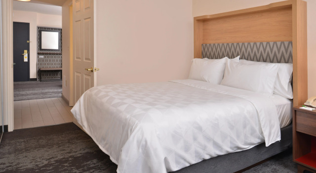 Holiday Inn Hotel & Suites Raleigh / Cary by IHG