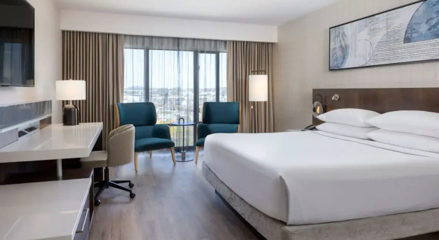 Двухместный клубный номер Standard Delta Hotels by Marriott Victoria Ocean Pointe Resort