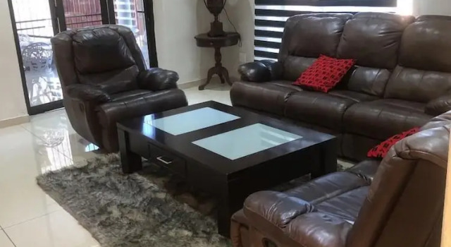 Naldorado Executive Villa, Book Villa Cottages in Bulembu, Cottage