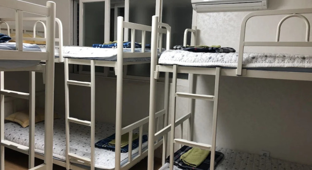 Кровать в общем номере (мужской номер) Amuse Guest House - Hostel