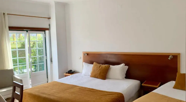 Трёхместный номер Superior Hotel Louro