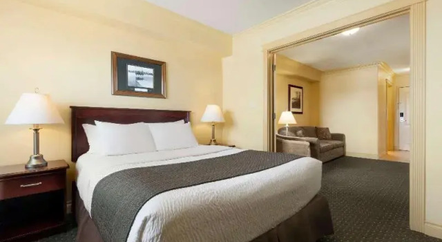 Номер Standard Quality Inn & Suites