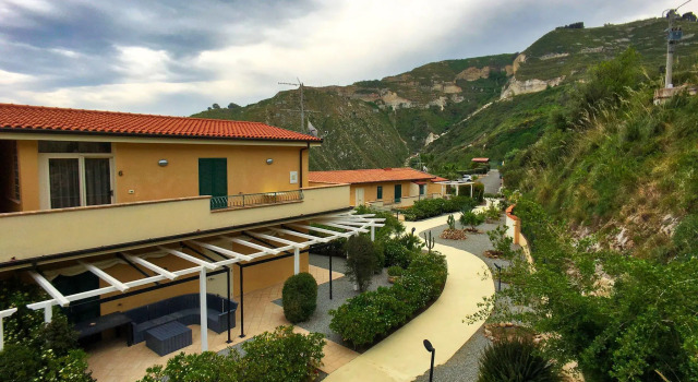 Apartment in Tropea With Sea Views & Pool, Varaa Huoneisto Tropea Calabria
