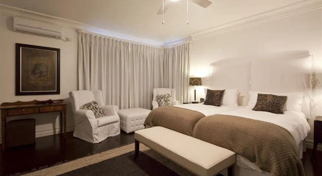 The Grange Guest House, Забронировать Гостевой дом Отели Дурбана с парковкой, рядом с Kengsington Square, Парковка