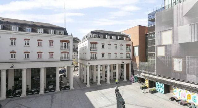 Piazza View Cathedral Quarter Apartment