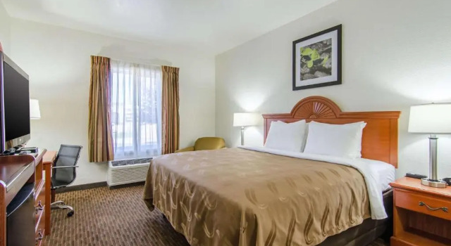 Номер Standard Quality Inn Junction City near Fort Riley