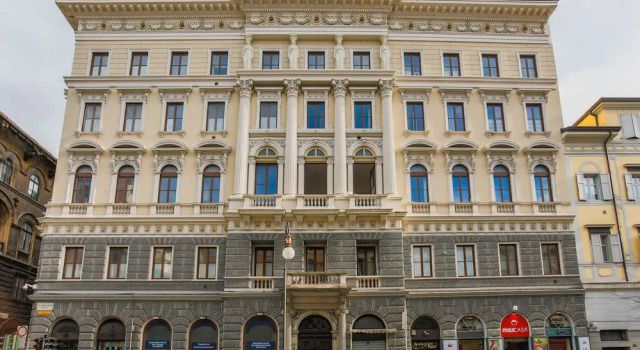 Battisti 31- Champagne Apartament, Забронировать Апартаменты/квартира Триест Венеция-Джулия, рядом с Замок Святого праведника