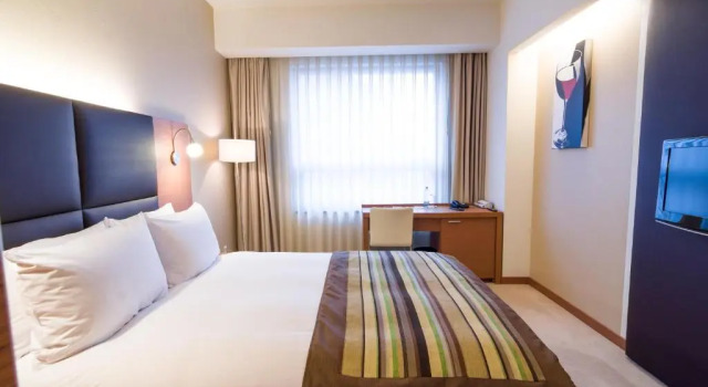Двухместный номер Accessible Ramada by Wyndham Oradea
