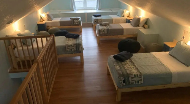 Кровать в общем номере (женский номер) Riverpath Inn