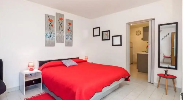 Stunning 1-bed Apartm. Near the Beach in M. Lošinj, Забронировать Апартаменты/квартира Отели Мали-Лошиня с парковкой, рядом с Mali Losinj Ferry Port, Парковка