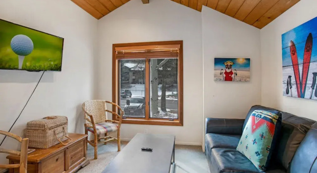 100 Ridgepoint 4 Bedroom Condo