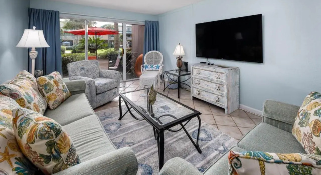 Апартаменты Seaspray Condos 208B