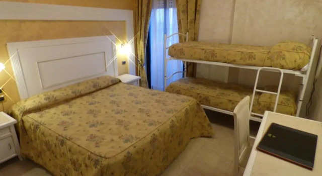 Четырёхместный номер с частичным видом на море Hotel Diplomat Palace