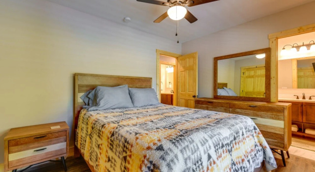 Maggie Valley Cabin 4 Mi to Cataloochee Ski Area!