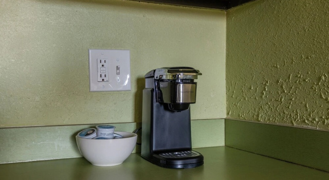 1 BR & 2 BR Apt w Pool & Gym by Frontdesk, Varaa Huoneisto Albuquerque New Mexico