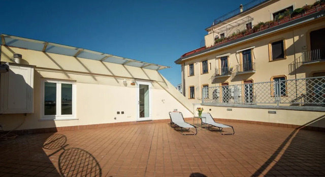 Vomero Roof