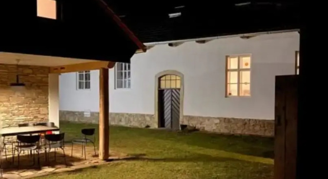 Вилла Villa in Javorek near Zlamanec Park