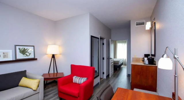 Двухместный люкс c 1 комнатой Country Inn & Suites by Radisson, Wilson, NC